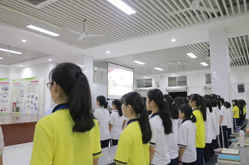 我校舉行2019年團(tuán)知識培訓(xùn)暨新團(tuán)員入團(tuán)儀式