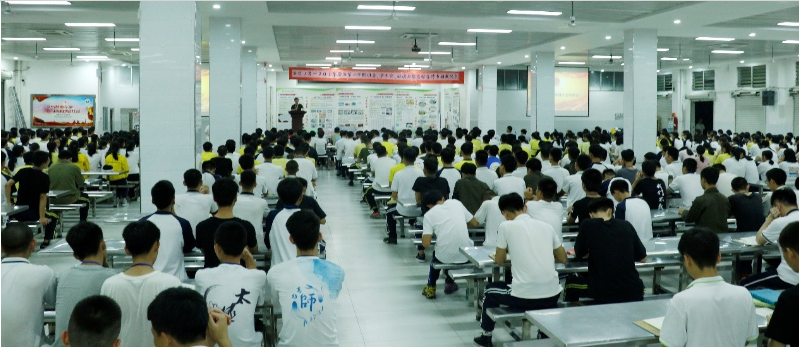 我校舉行2018-2019屆第二學(xué)期團(tuán)委、社團(tuán)、學(xué)生會(huì)工作總結(jié)暨聘書(shū)頒發(fā)儀式